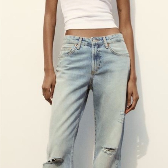 Zara Distressed Light Blue Denim Jeans - Picture 6 of 13